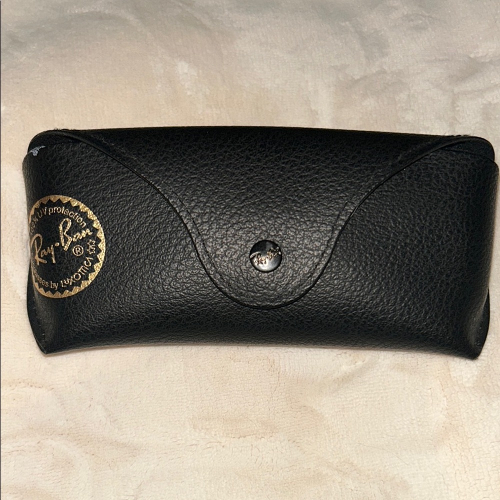 Ray-Ban Black Sunglasses Classic Style - Picture 3 of 3